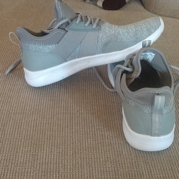 Shoes - Picture 2 of 4